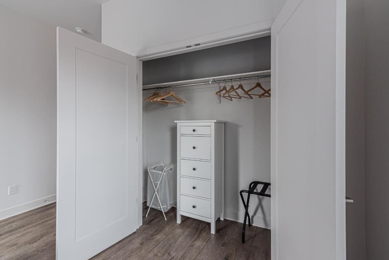 2 Bedroom Luxury In The Mile End By Den Stays Монреаль Экстерьер фото
